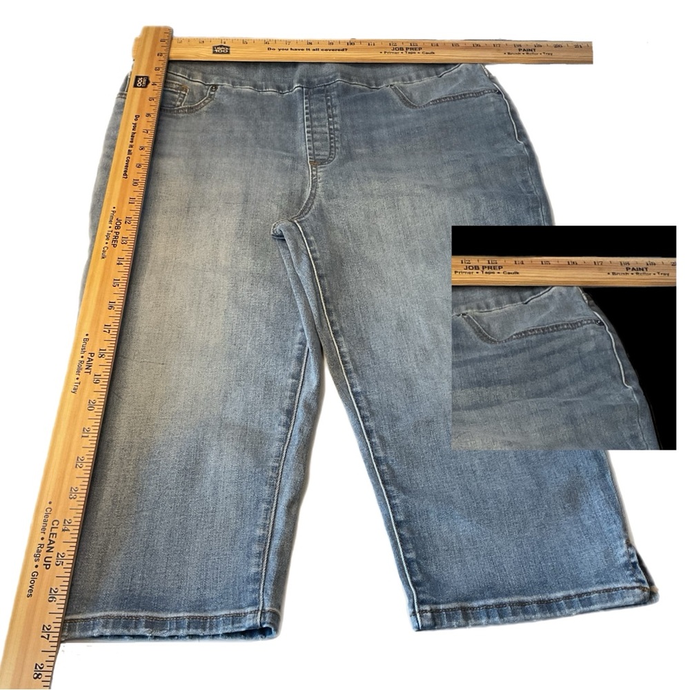 Chico's Sz 1.5 (Sz 10) Capri Jeans Pull On Light Wash 91% Cotton 2% Spandex - Picture 5 of 13